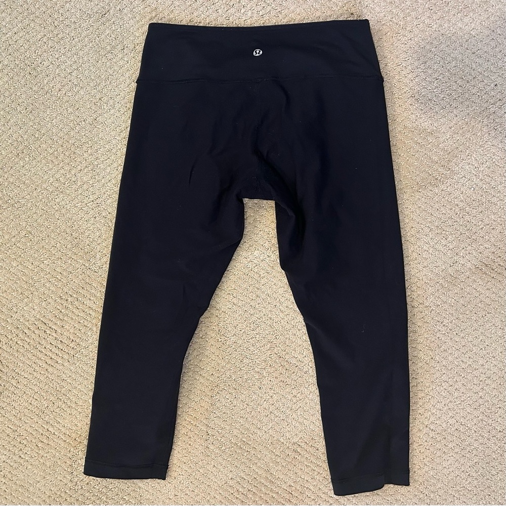 lululemon athletica Women’s 8 Black Cropped Leggings
